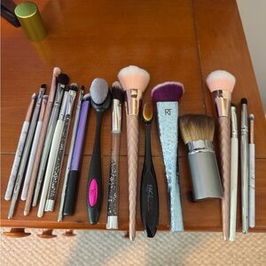 Multiple Sets of Makeup Brushes